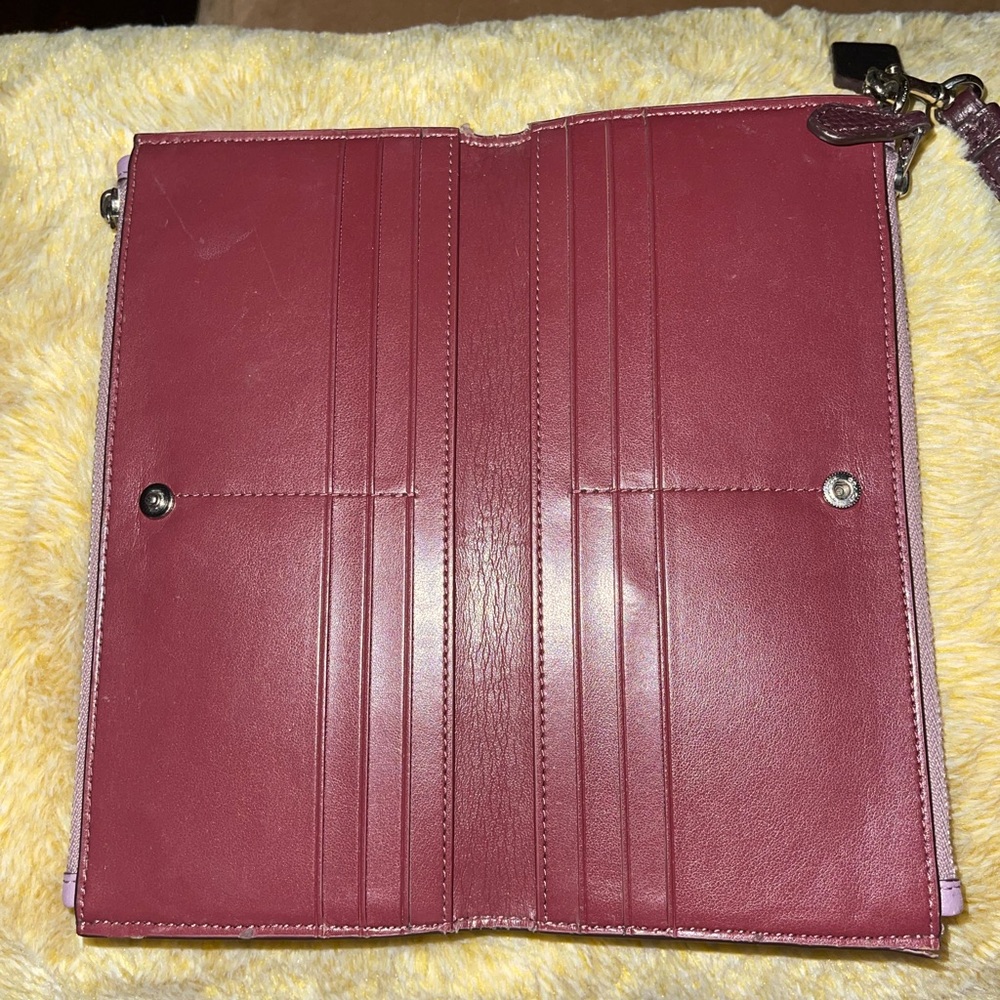 Coach - Picture 3 of 3